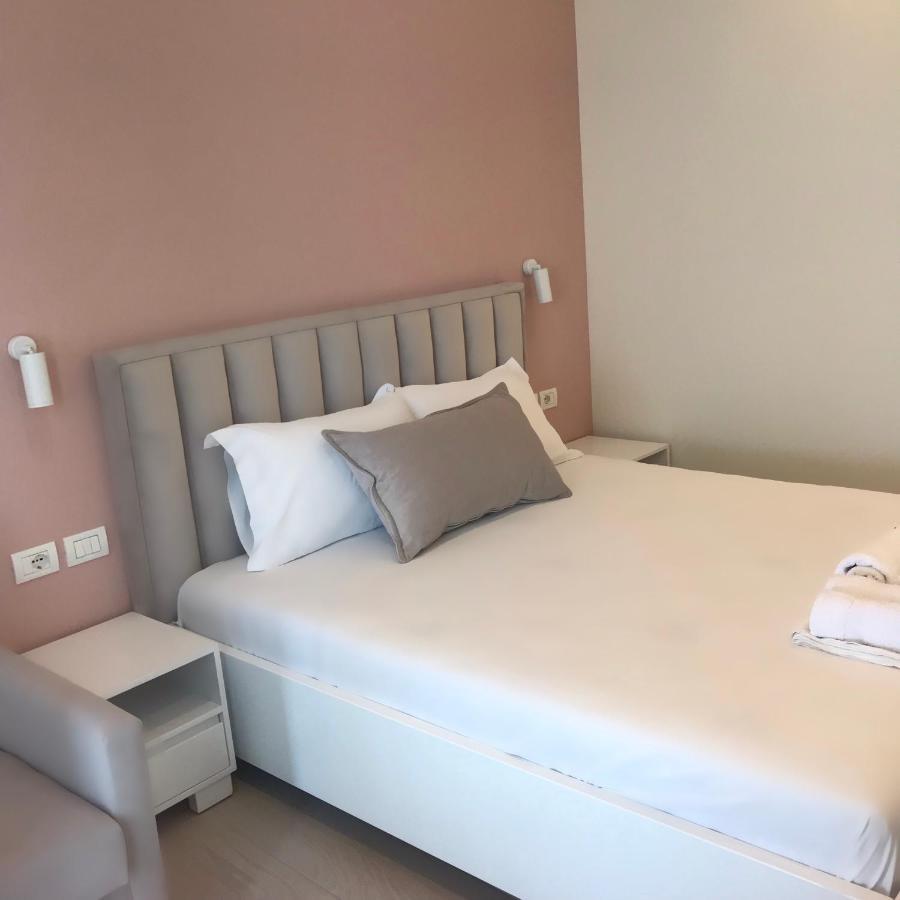 Emily'S Hotel Himare Buitenkant foto