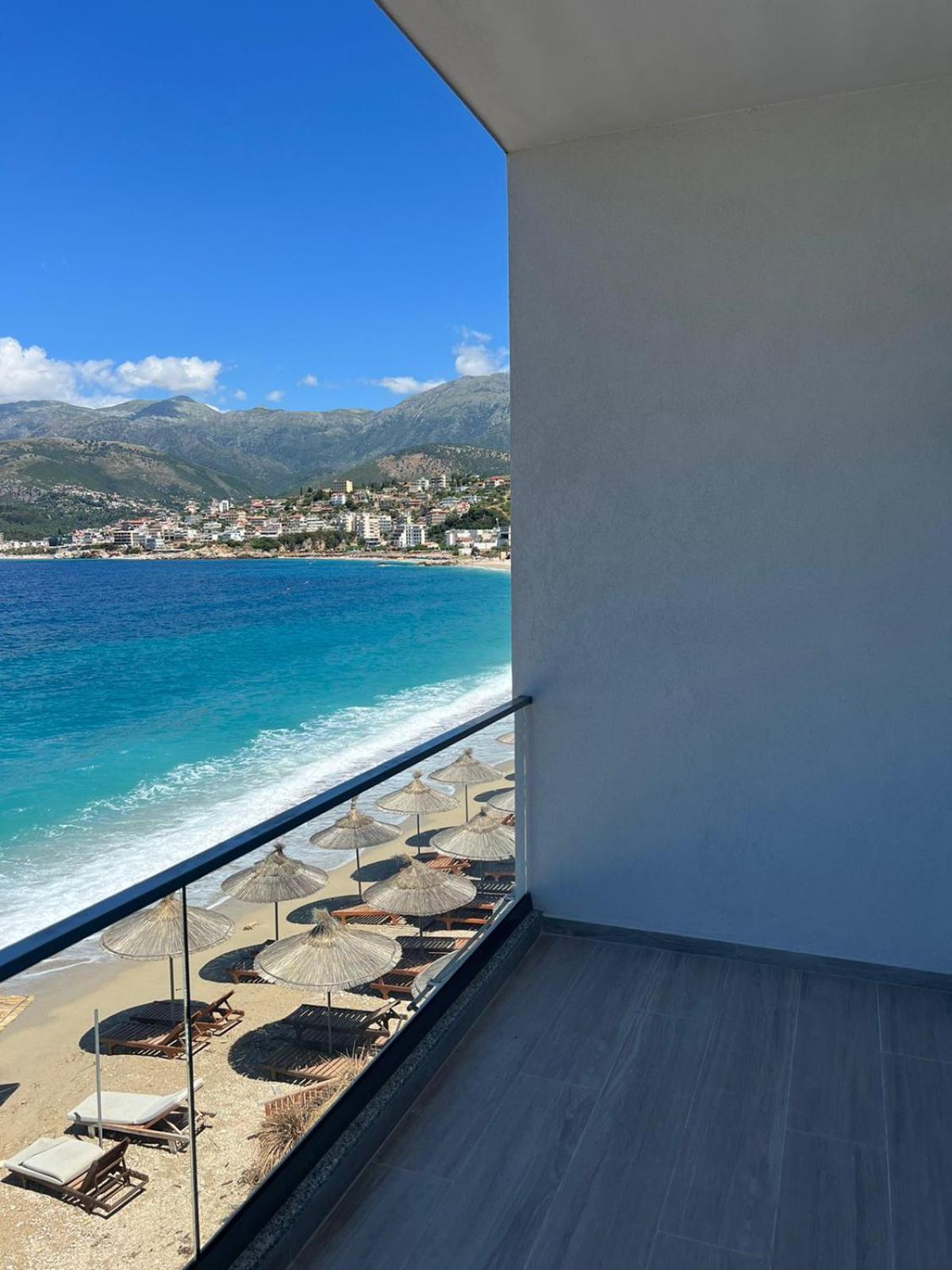 Emily'S Hotel Himare Buitenkant foto