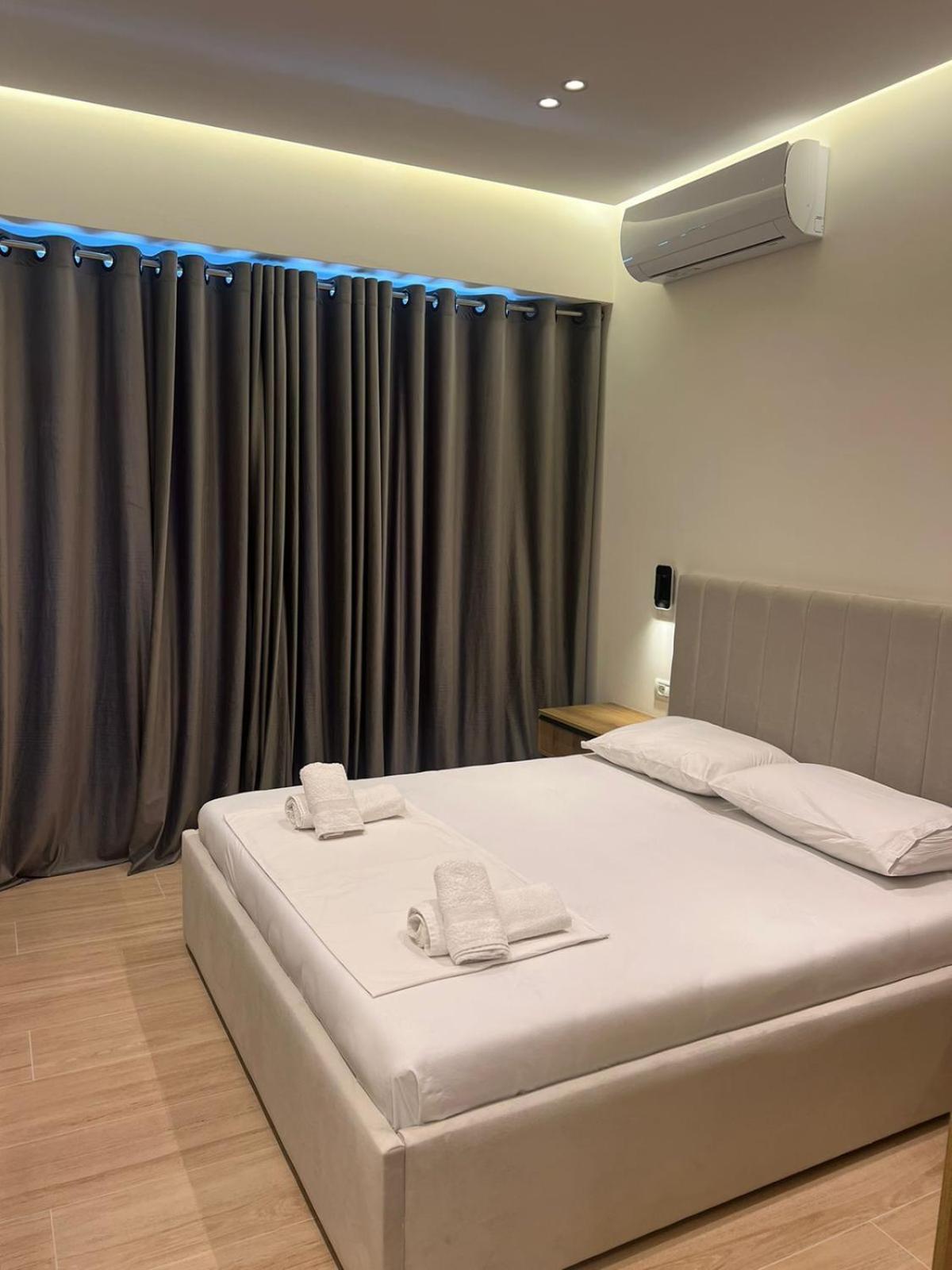 Emily'S Hotel Himare Buitenkant foto