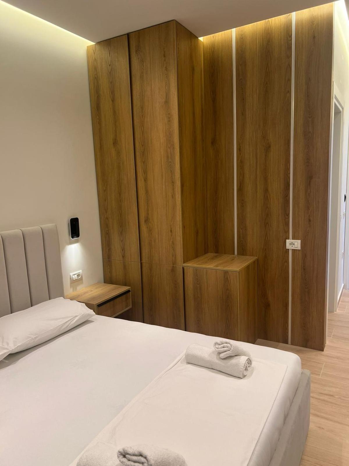 Emily'S Hotel Himare Buitenkant foto