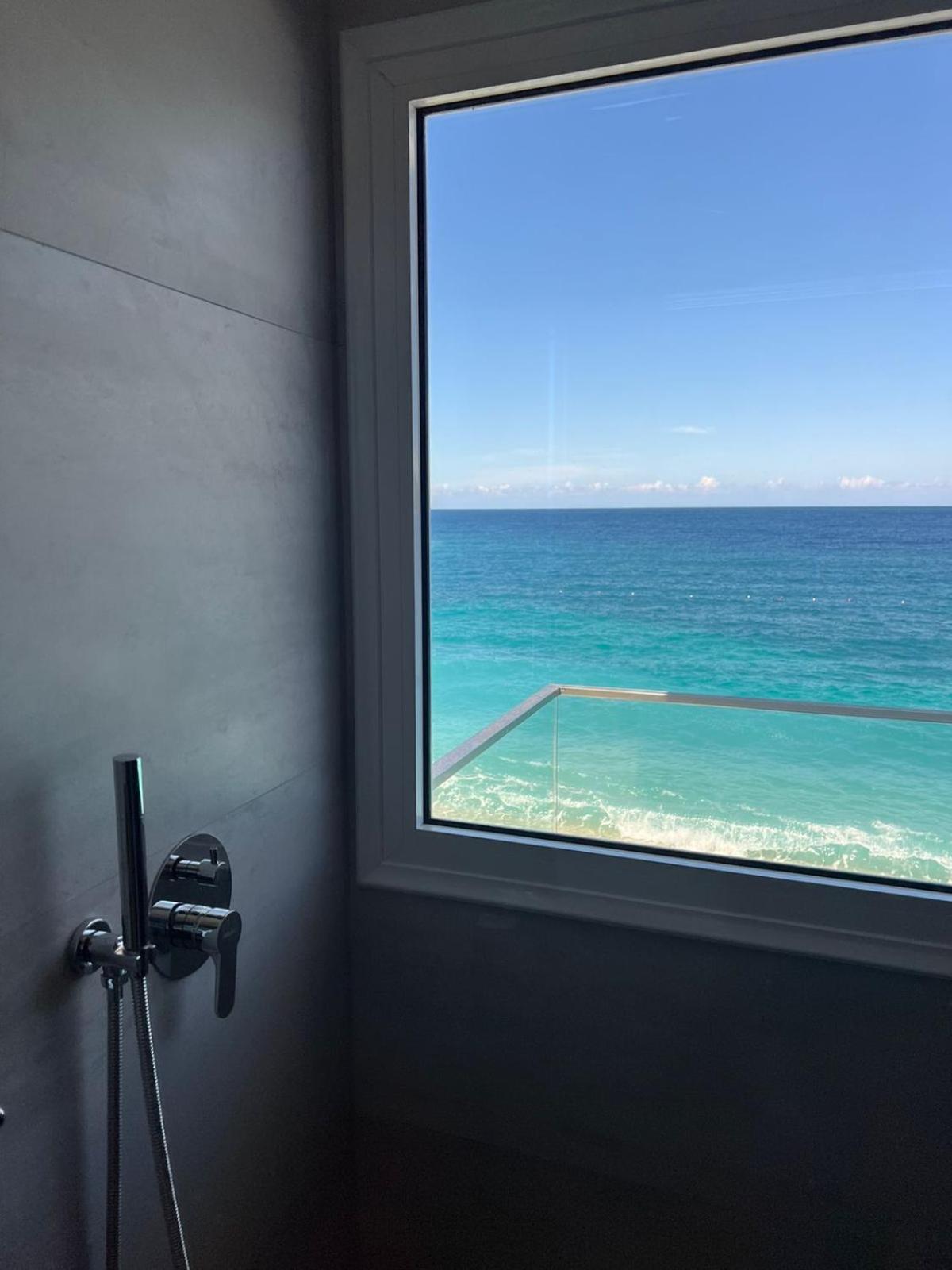 Emily'S Hotel Himare Buitenkant foto