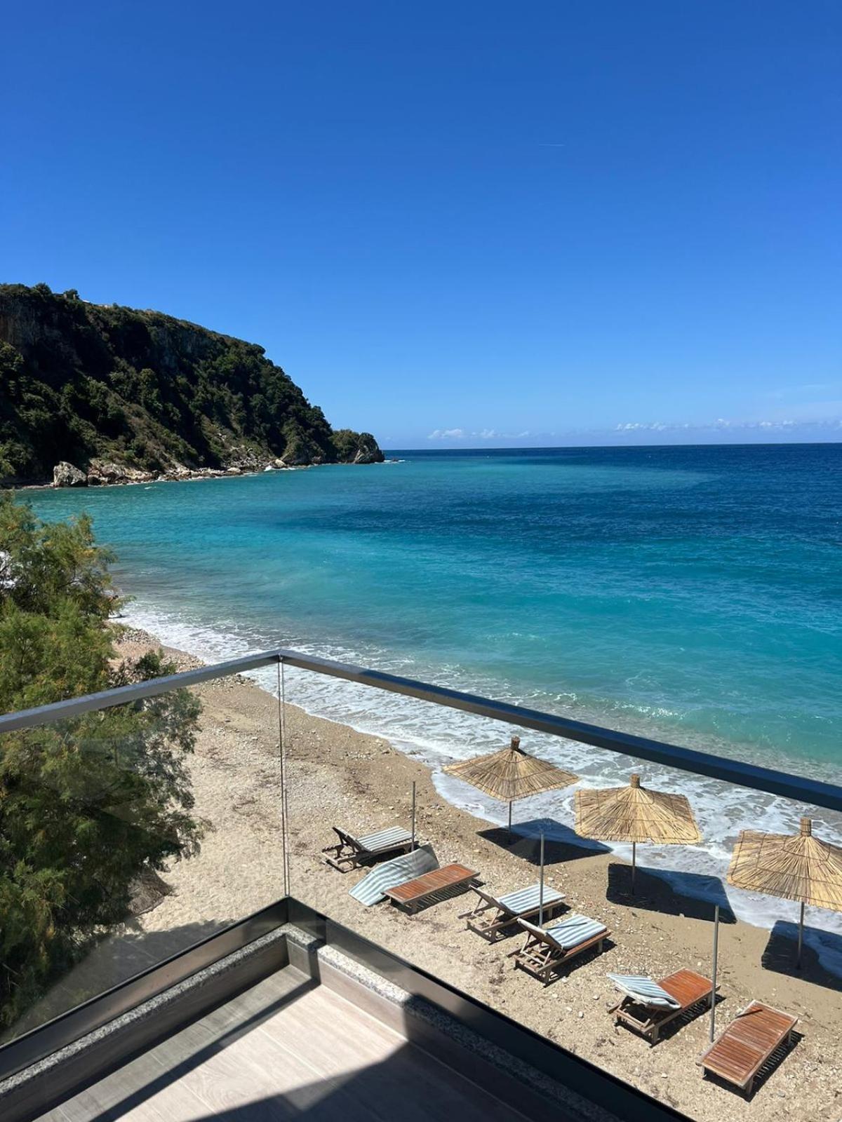 Emily'S Hotel Himare Buitenkant foto