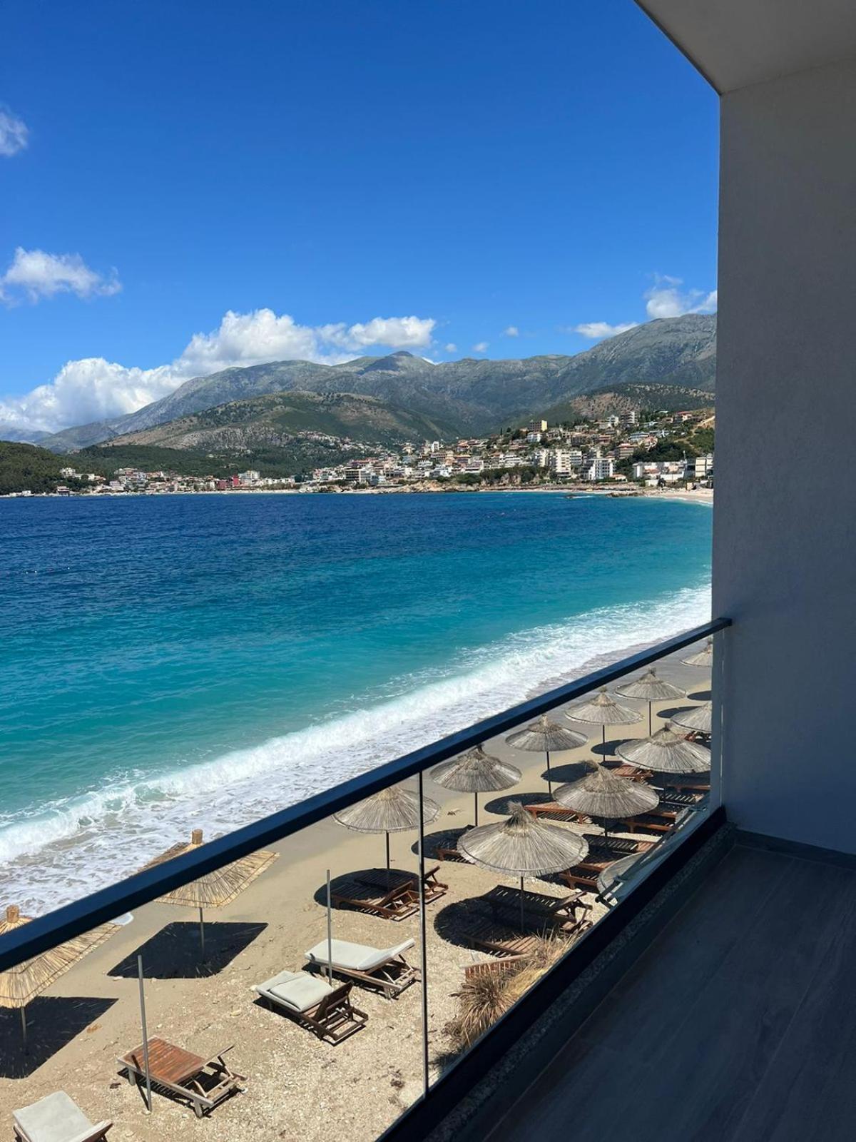 Emily'S Hotel Himare Buitenkant foto
