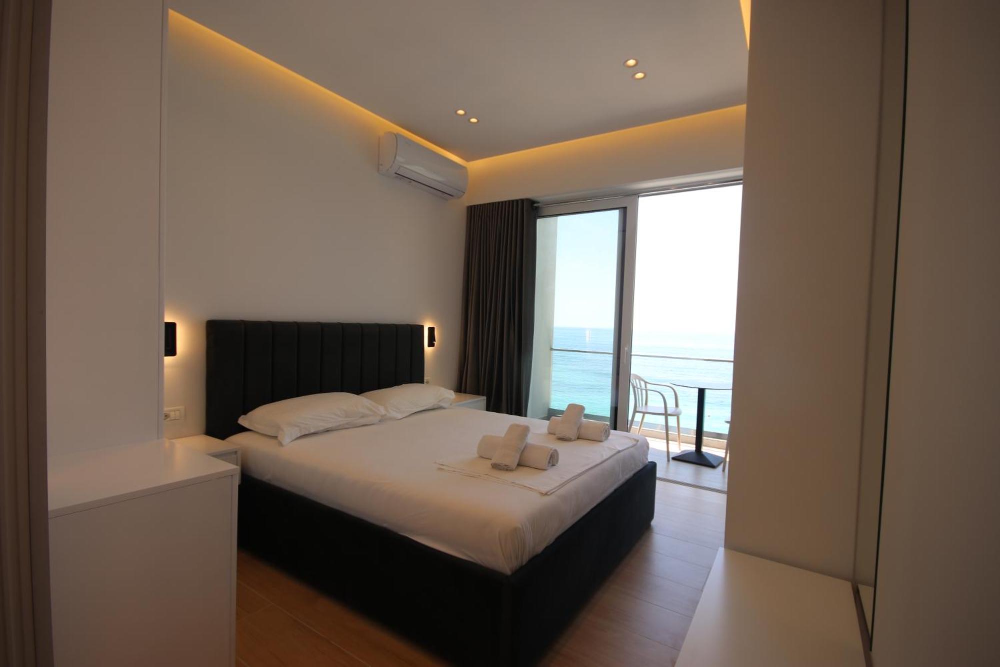 Emily'S Hotel Himare Buitenkant foto