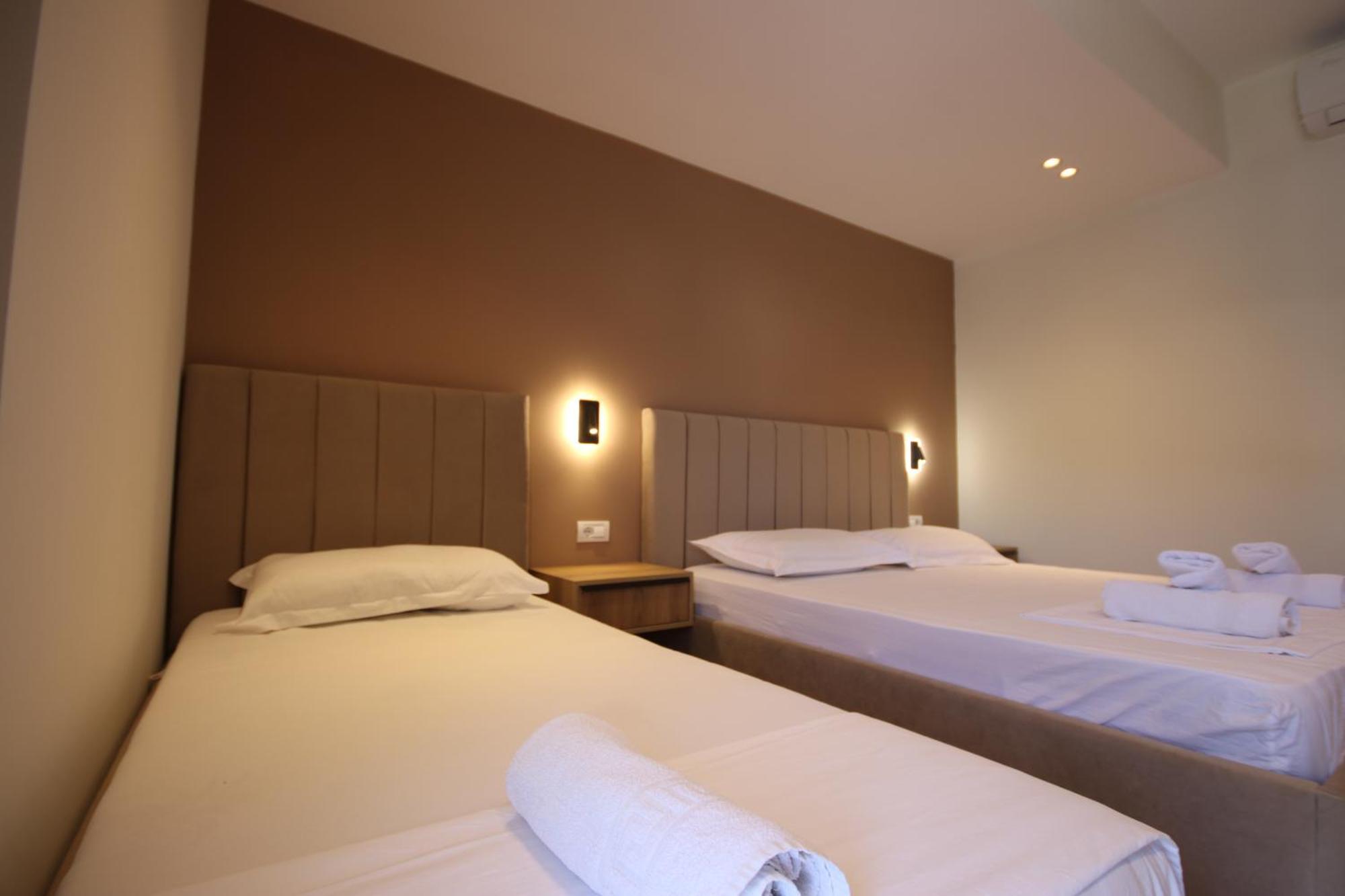 Emily'S Hotel Himare Buitenkant foto