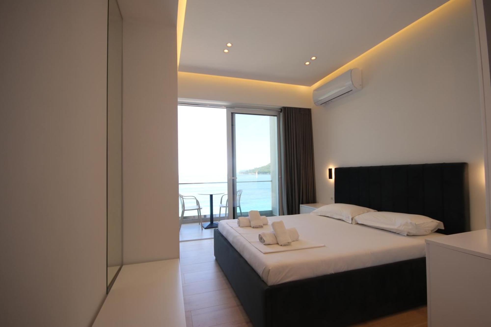 Emily'S Hotel Himare Buitenkant foto