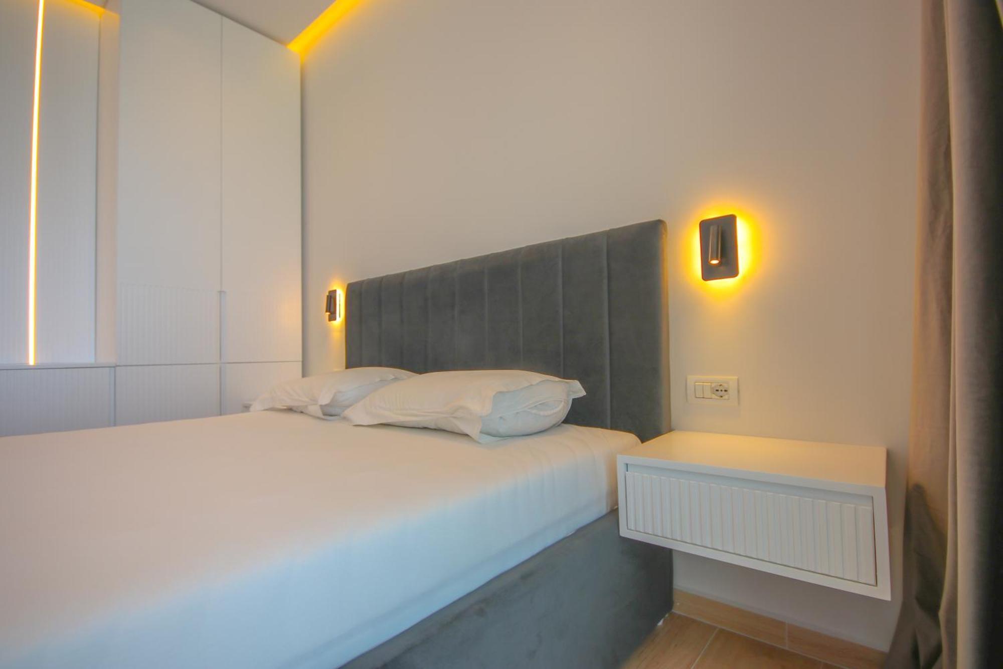 Emily'S Hotel Himare Buitenkant foto