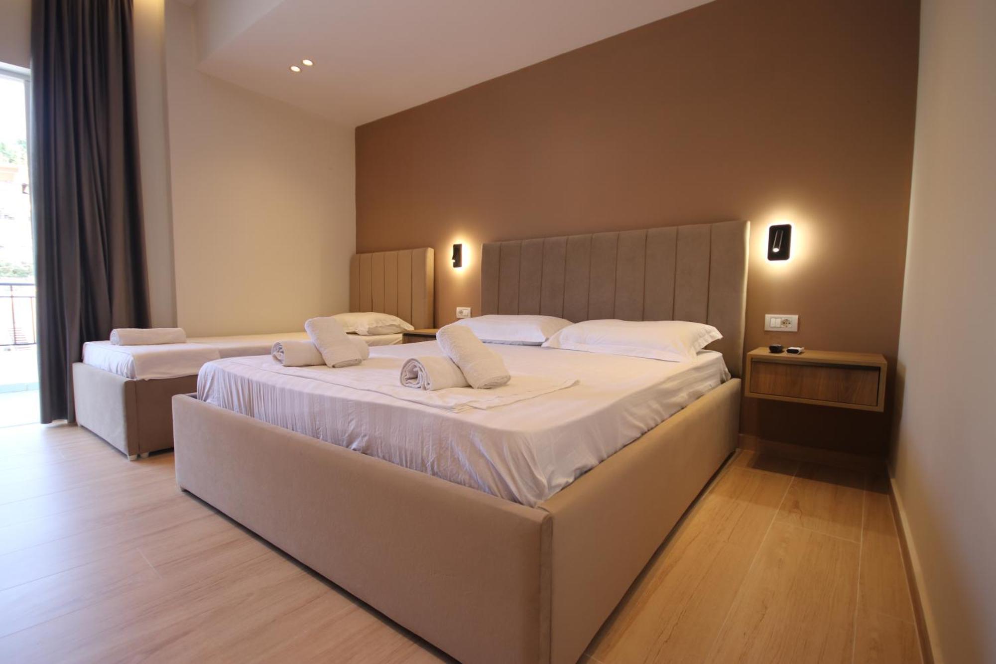 Emily'S Hotel Himare Buitenkant foto