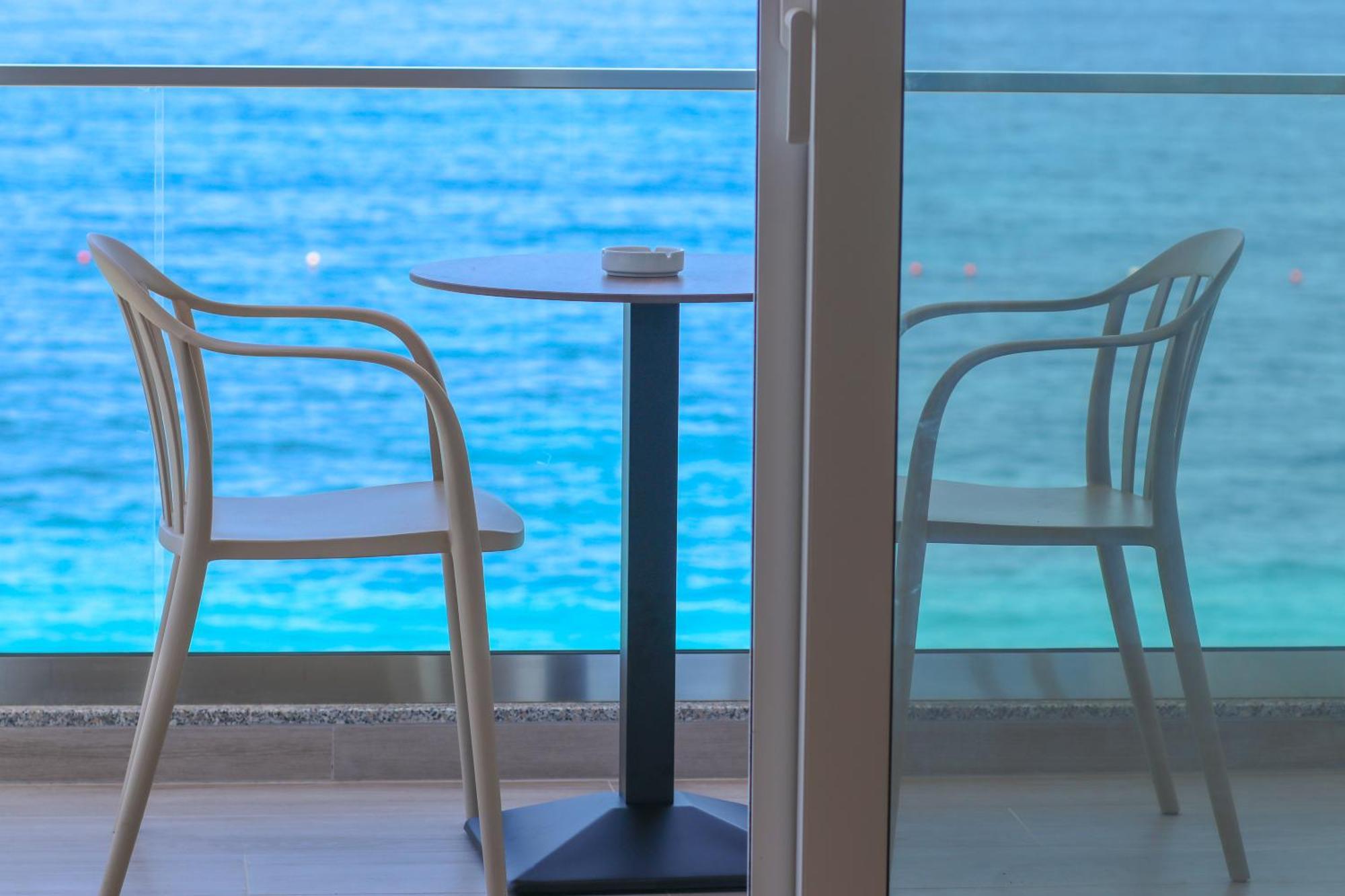 Emily'S Hotel Himare Buitenkant foto