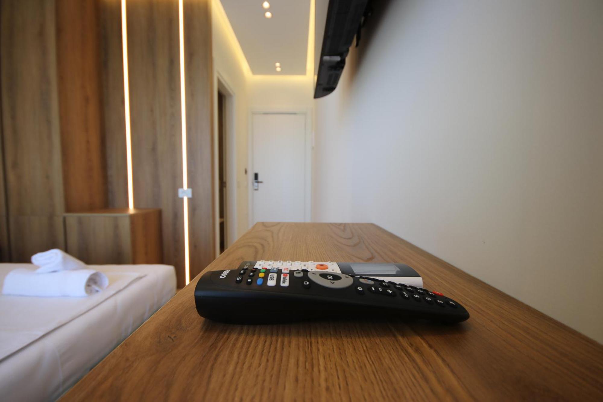 Emily'S Hotel Himare Buitenkant foto