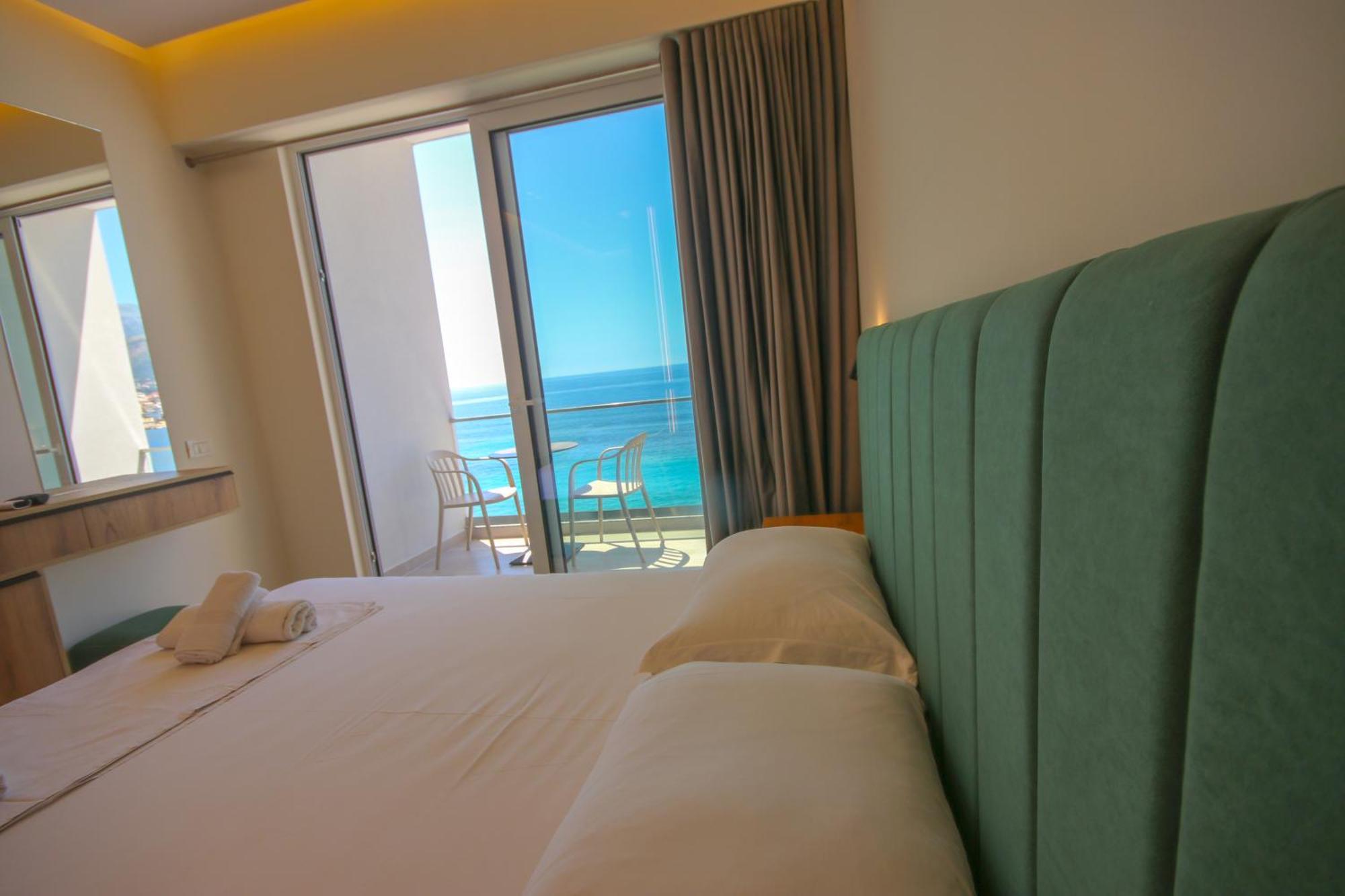 Emily'S Hotel Himare Buitenkant foto