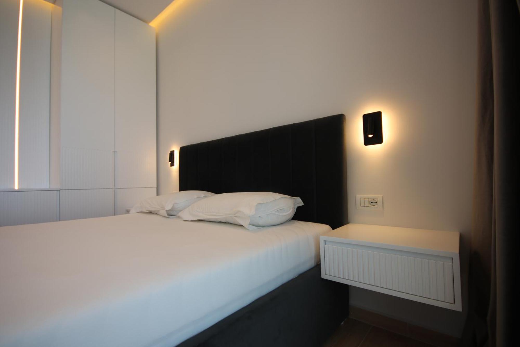 Emily'S Hotel Himare Buitenkant foto