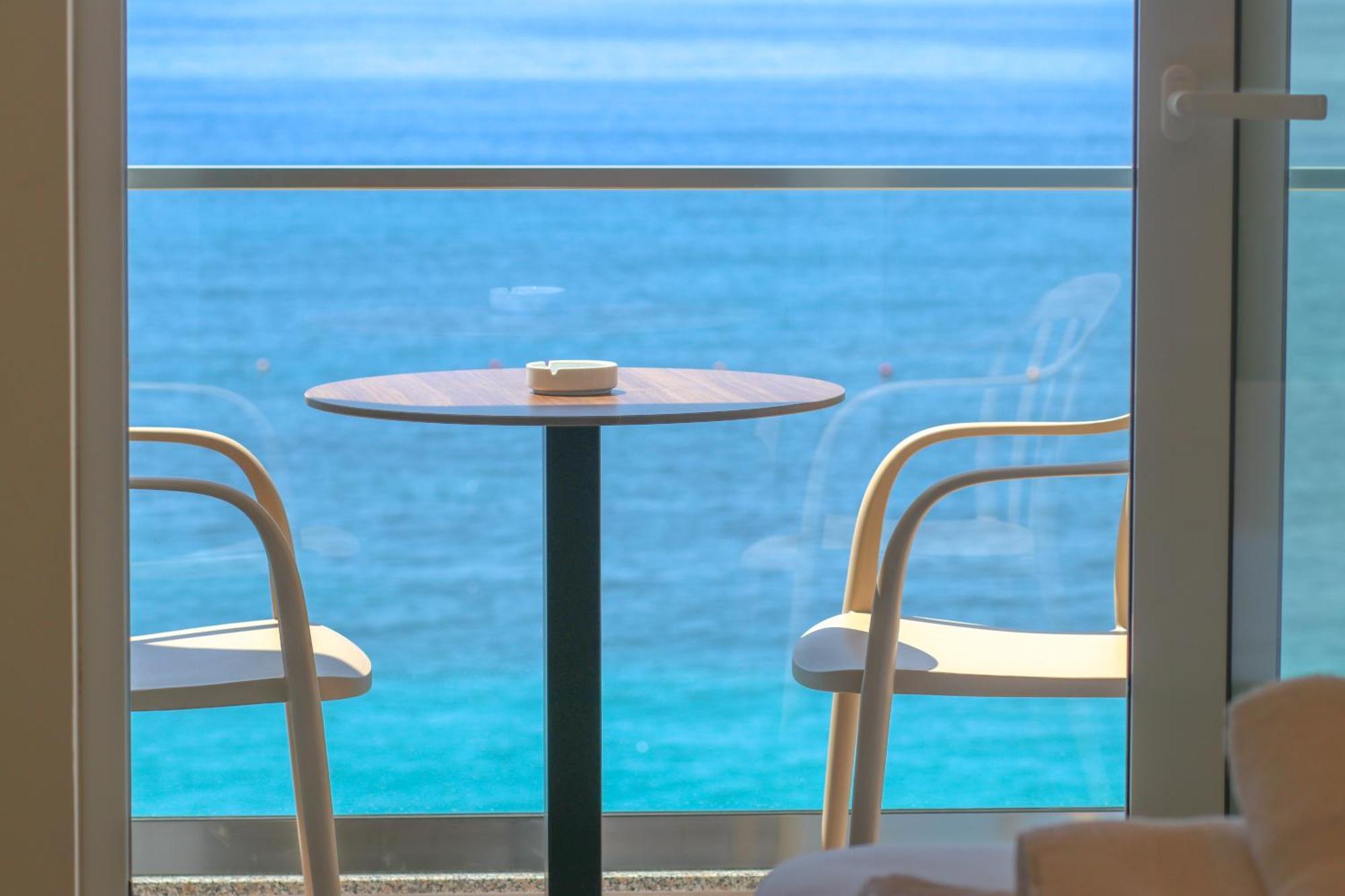 Emily'S Hotel Himare Buitenkant foto