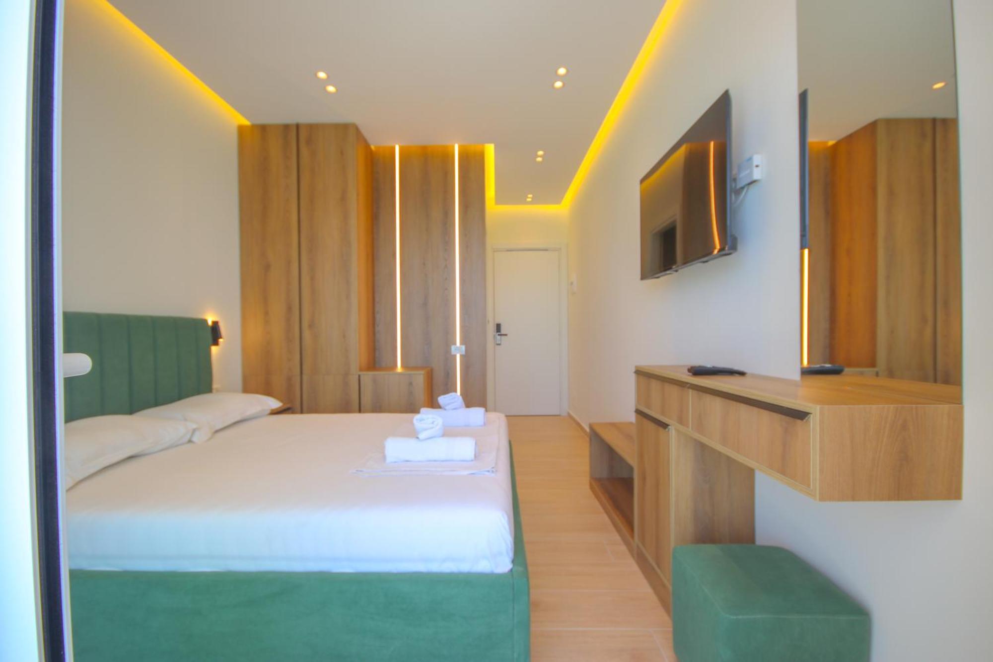Emily'S Hotel Himare Buitenkant foto