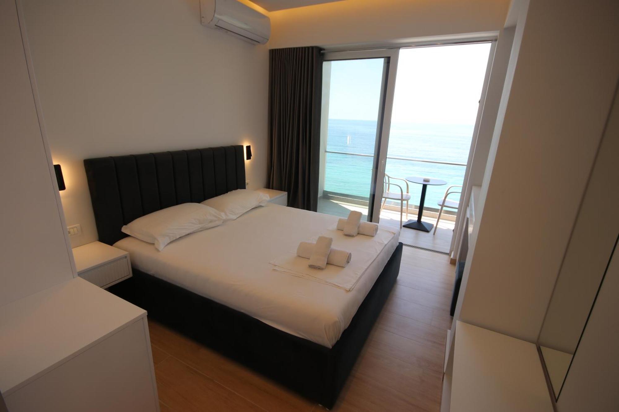 Emily'S Hotel Himare Buitenkant foto