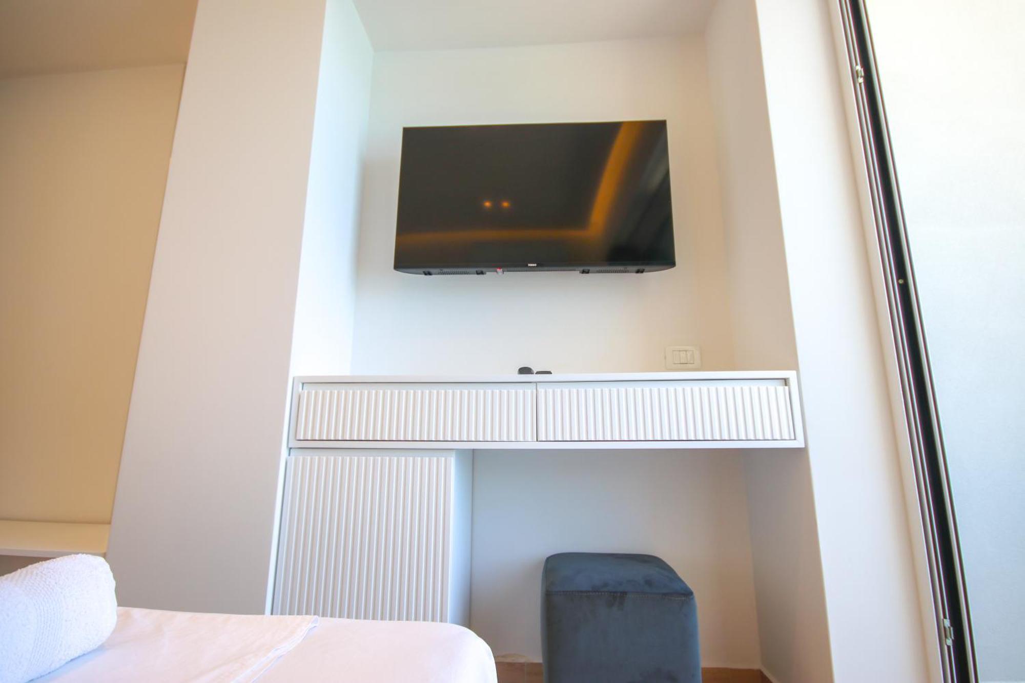 Emily'S Hotel Himare Buitenkant foto