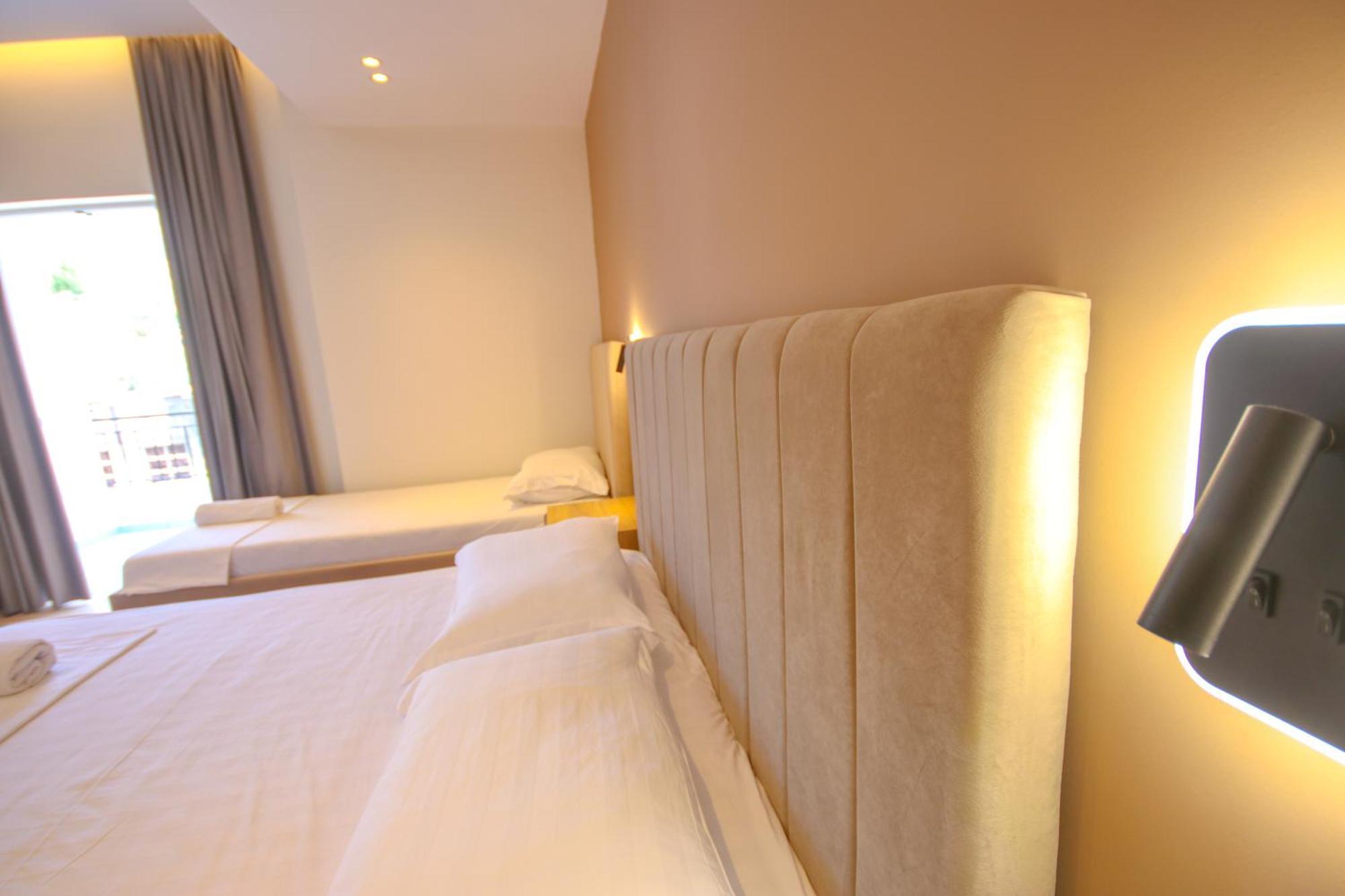 Emily'S Hotel Himare Buitenkant foto