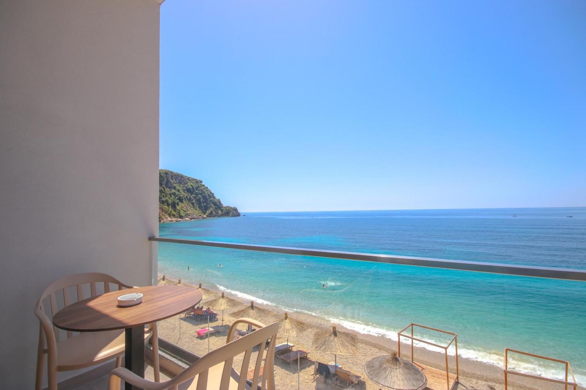 Emily'S Hotel Himare Buitenkant foto