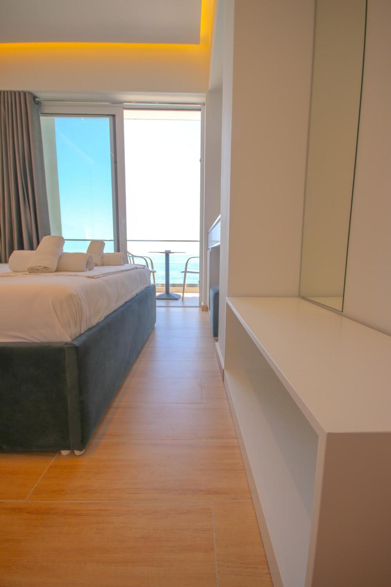 Emily'S Hotel Himare Buitenkant foto