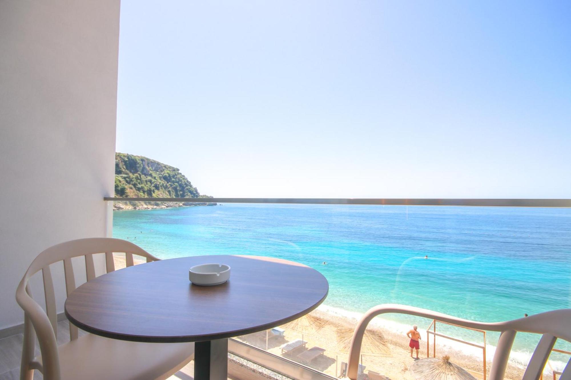 Emily'S Hotel Himare Buitenkant foto